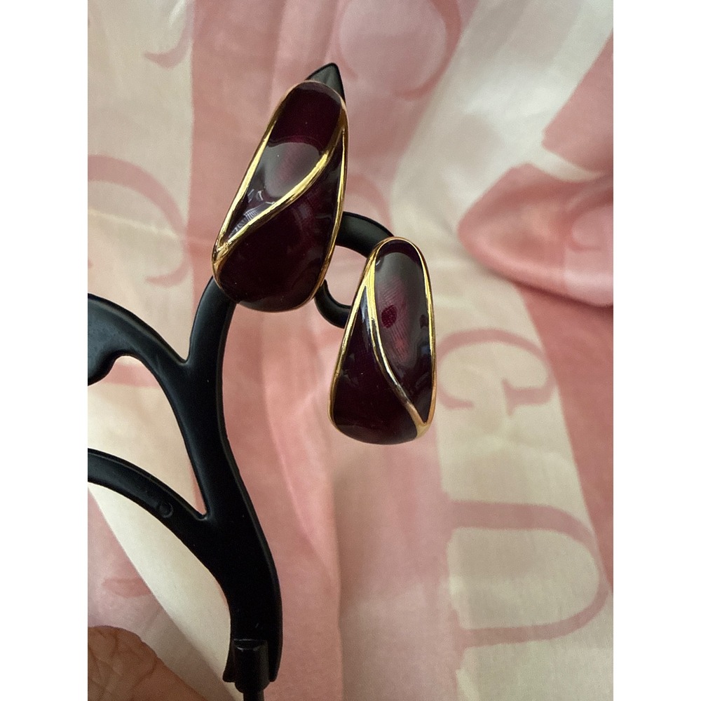 Trifari Vintage Gold Tone Burgundy Enamel Teardrop Post Earrings Signed - Picture 3 of 3